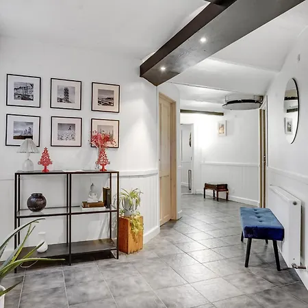 Apartment Awesome In V With Kitchen *