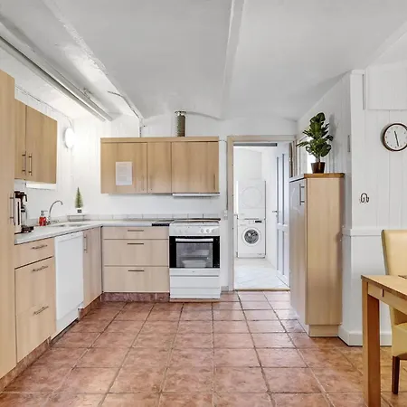 Awesome In V With Kitchen Apartment *