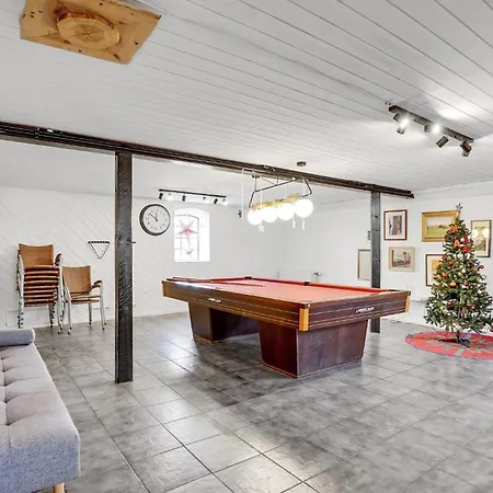 Awesome In V With Kitchen Apartment *