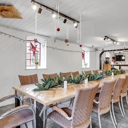 Awesome In V With Kitchen Apartment *